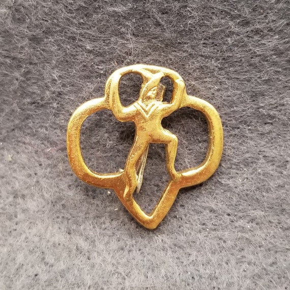 Vintage Gold Tone Brownie Girl Scouts Badge Pin (5999) Gem