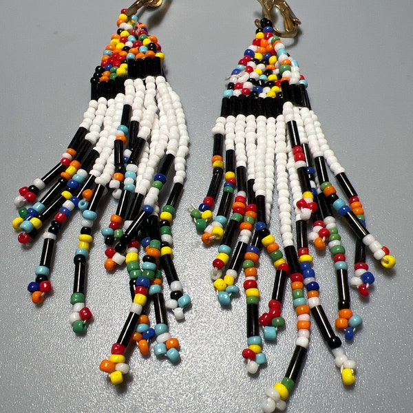 Vintage  Goldtone Small Beaded American Indian Style Multi Colored Dangling Clip on Earrings (8620gr)