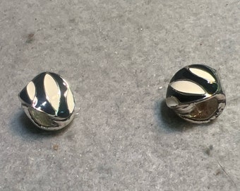 Vintage Silvertone Enamel Black and White Magnetic Clip-On Earrings (A1257gr)