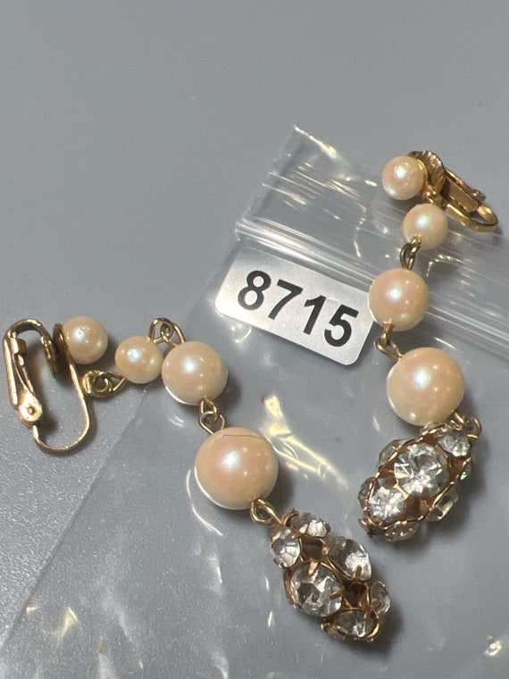 Vintage  Goldtone with Dangling Faux Pearls and C… - image 3