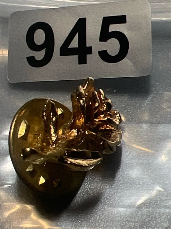 Vintage Goldtone Flower Pin Brooch  (A945gr) - image 3