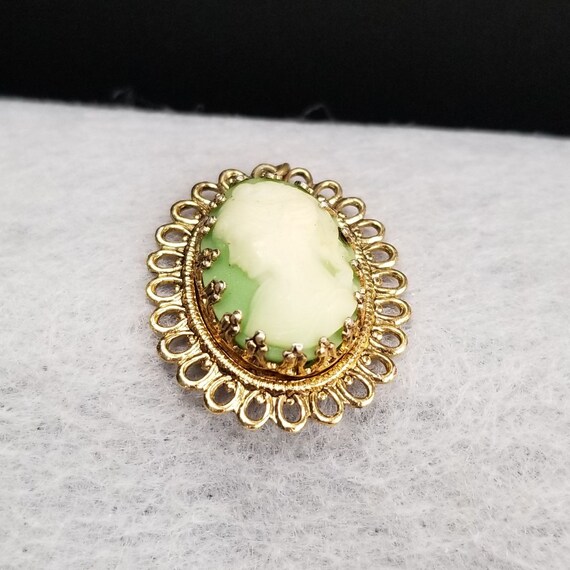 Vintage Green Cameo Style Pendant (4167) - image 2