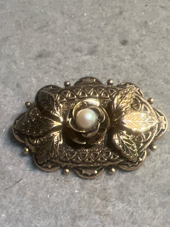 Vintage Goldtone and Faux Pearl Pin  Brooch (A1720
