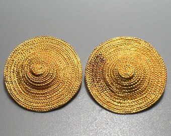Vintage  Goldtone Large  Straw Hat Looking Cilp on Earrings (8818gr)