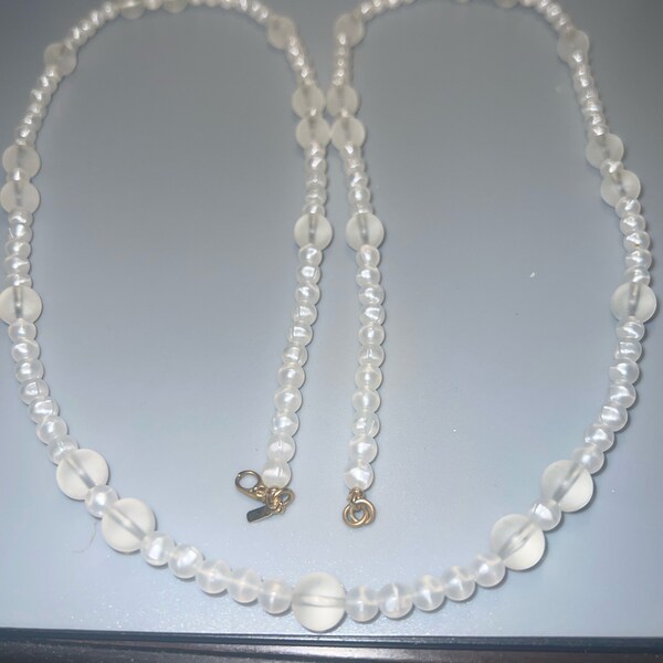 Vintage  Plastic Opaque White Beaded Necklace (8906gr)