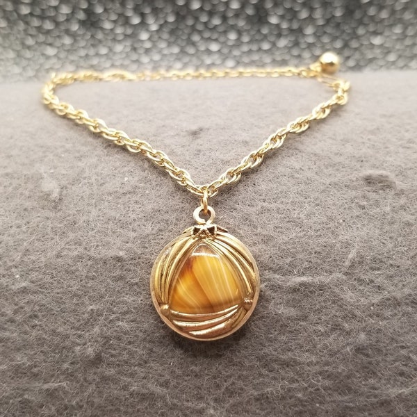 Gold Tone Bracelet with a Caramel Color Pendant (5333)