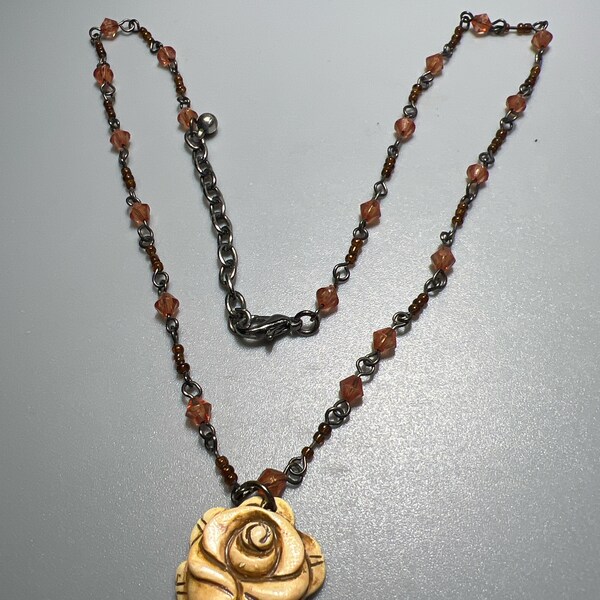 Vintage  Goldtone With Orange Beads and Ivory Looking Flower Pendant Necklace (8529gr)