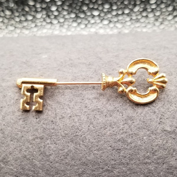 Avon Gold Tone Vintage Key Stick Pin (6004)