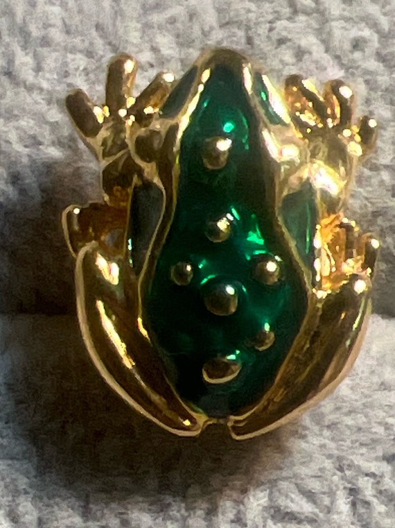 Vintage Goldtone and Green Rhinestone Frog pin br… - image 1