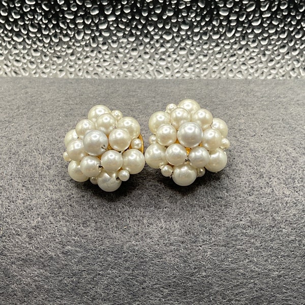 Cluster of White Beaded Pearls Clip-On Earrings (6651)