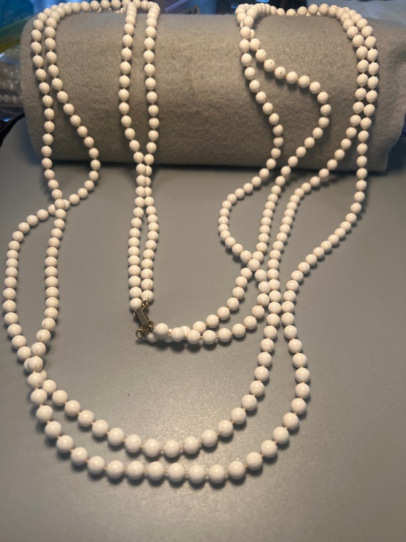 Vintage  2 Strand Plastic White Beaded Necklace (8