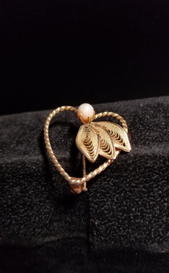 Vinntage Goldtone and Pearl Heart Pin (1768)