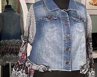 Women’s plus size 2X denim jacket blue black white red print crinkle pleated peplum upcycled short jacket quarter flared sleeves plus size