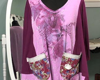 Womens  upcycled tee shirt tunic purple wine lavender gray upcycled tee V neck plus size two pocket light weight quarter sleeve tunic
