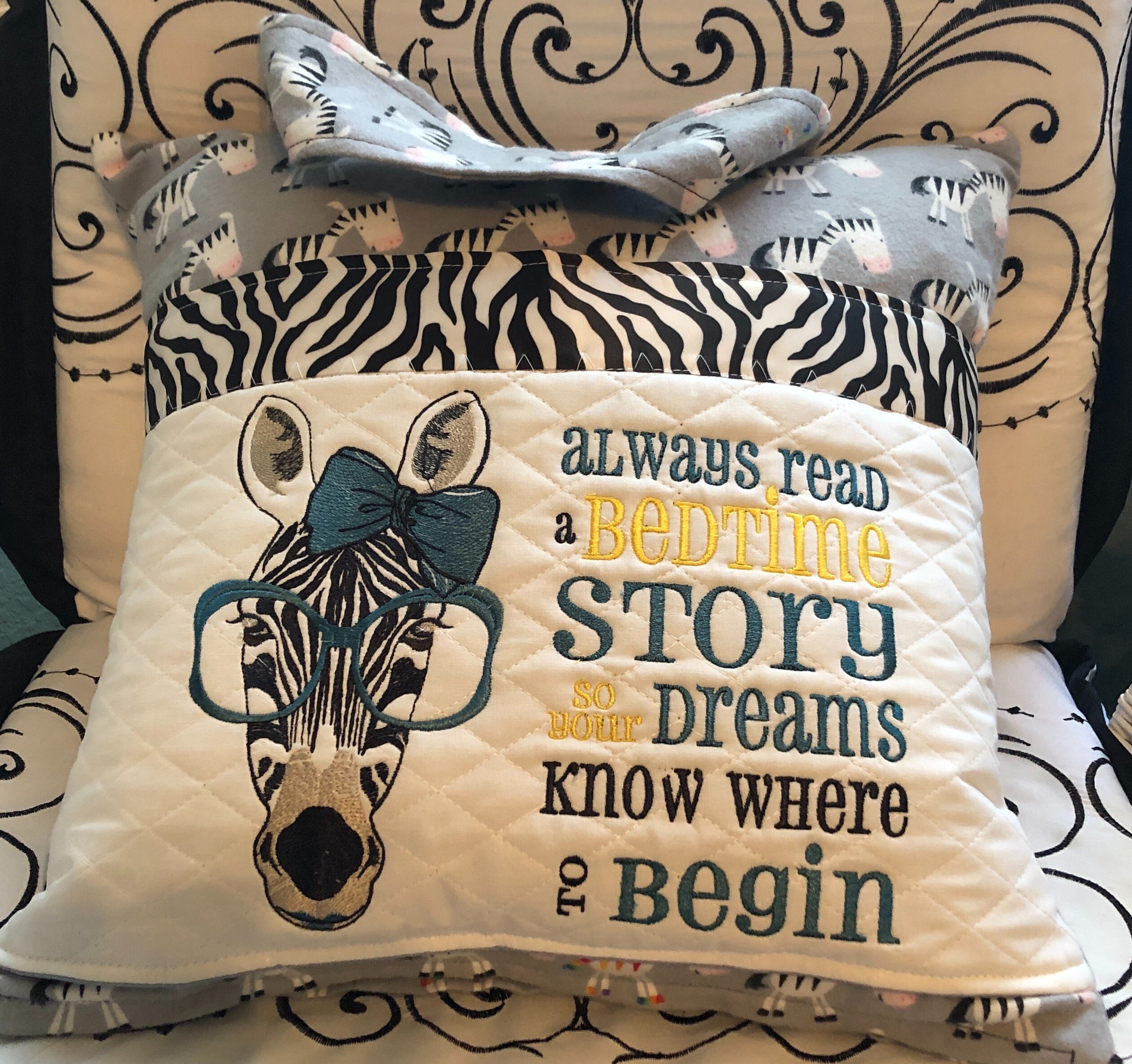 How does a zebra move image