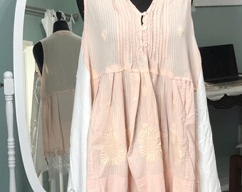 Womens pink white tunic top pink pintuck cotton white embroidered vintage cotton upcycled tablecloth sides soft pink skirt back white lace