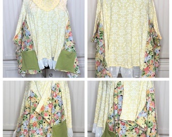 Women’s tunic Top yellow tee upcycled green yellow flowered cotton print kimono sleeved free sized easy fit pop over top vintage lace