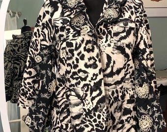 women’s black cream abstract pattern plus size cropped jacket upcycled jacket pleated black ruffled cream crochet flowers neck ruffle