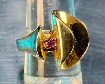 Vintage Modernist 14k Ring w/ Pink Saphire
