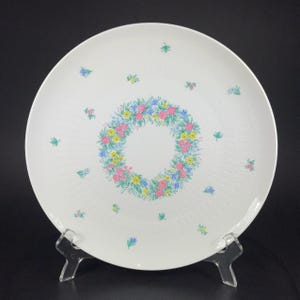 9.75” Rosenthal Germany Studio Line Dinner Plate - Romanze Garland Variation by Bjørn Wiinblad
