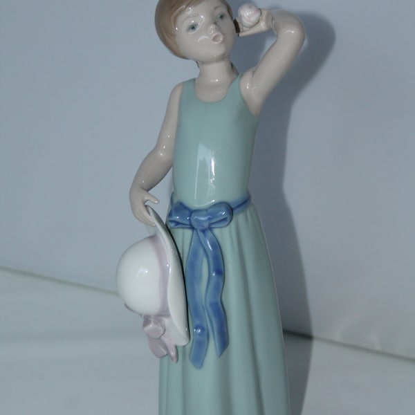 Figurine Lladro vintage Miss Prissy Coiffure fille au chapeau de paille – # 5010