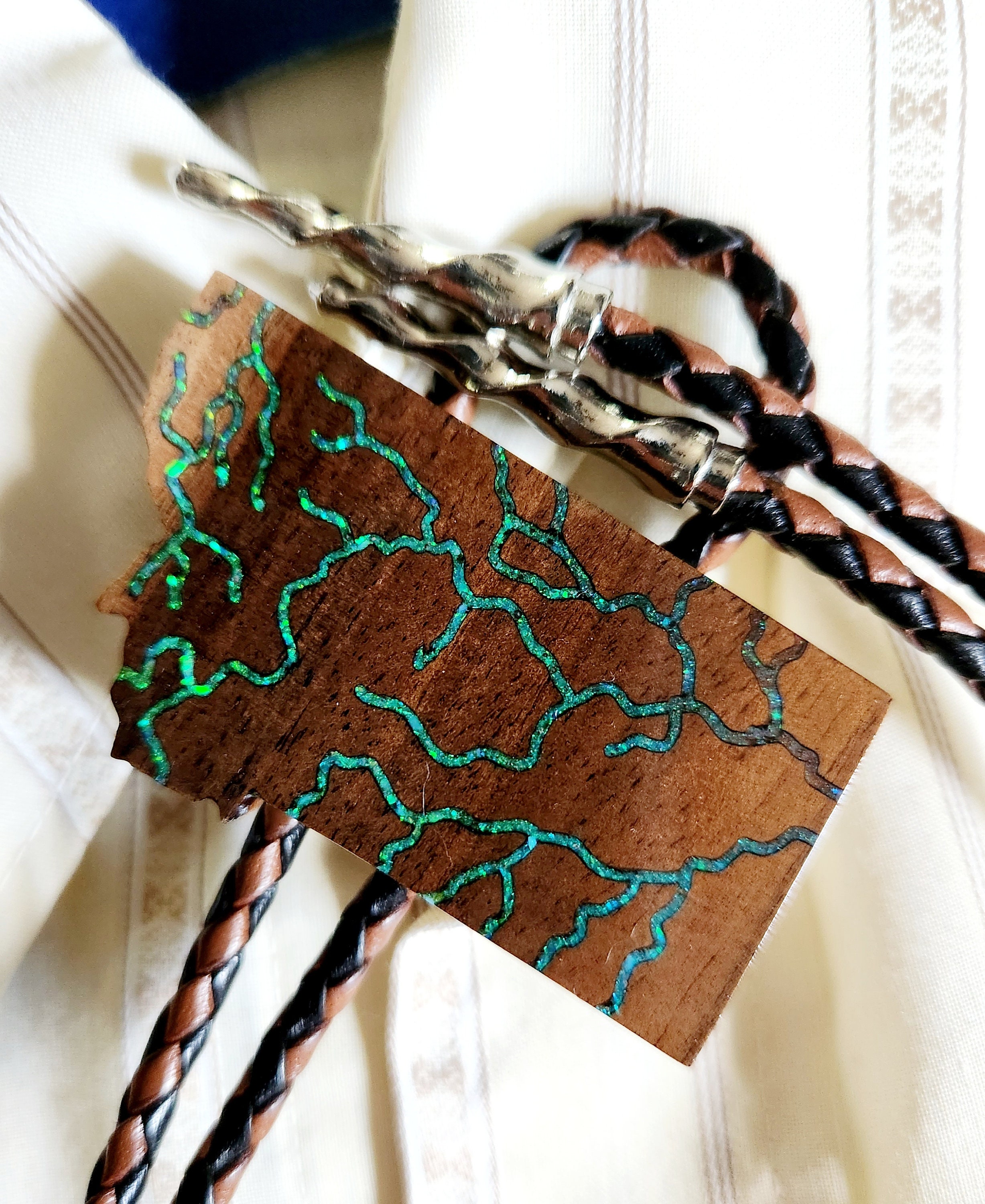 Copper Grizzly Bear Bolo Tie Hand Made in Montana Sari Silk -  Portugal