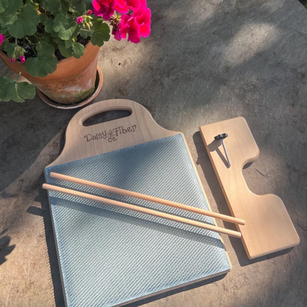 "Daisy Fibre Co. Blending Board mit Rolag-Dübeln und ""Fuß / Kiel"""