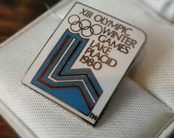 Lake Placid XIII Olympic Winter Games 1980 Enamel Metal Pin. USA.