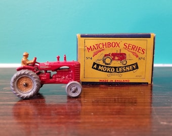 Matchbox Series #4B. Massey Harris Tractor. 1958-1960. Moko Lesney England.