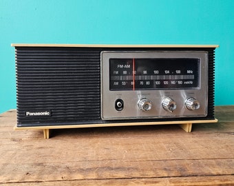 1970s Panasonic Model RE-6283C AM FM Desk Radio Working Excellent Condition 120V
