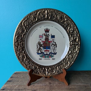 1967 Decorative Plate Canadian Centennial Coat of Arms, Crown Devon England 10&quot;