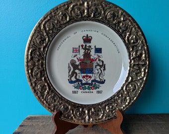 1967 Decorative Plate Canadian Centennial Coat of Arms, Crown Devon England 10"