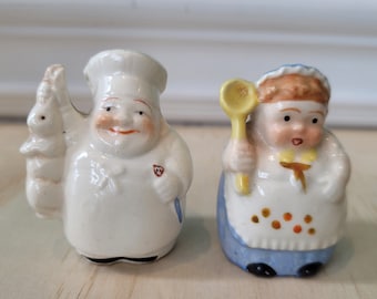 Vintage Cute Hand Painted Kitchen Couple Salt & Pepper Shakers