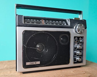 Radio portable AM/FM Pulser (General Electric Superadio II) Excellent état