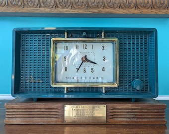 1955 Sylvania Model R598 Alarm Clock AM Tube Radio