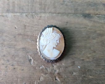 Vintage Shell Carved Cameo Brooch/Pendant