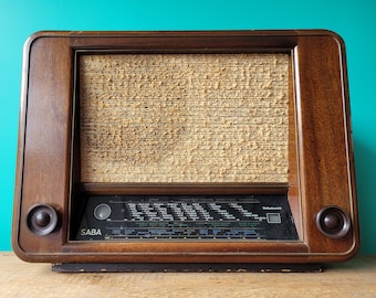 Midcentury Saba Multiband Radio