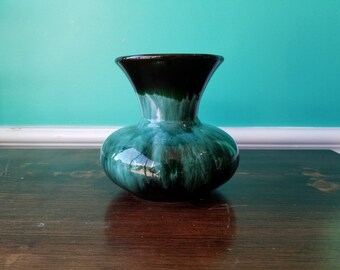 Blue Mountain Pottery - Vase - Canadiana