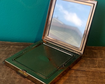 Vintage Majestic Square Compact Textured Gold Tone, 2 3/4" x 2 3/4" USA