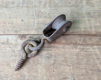 1900's Small Cast Iron Screw In Pulley, 2 1/2" x 1/2"