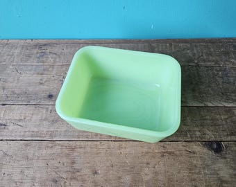 Jadeite McKee Small Uranium Green Refrigerator Dish With Lid - USA