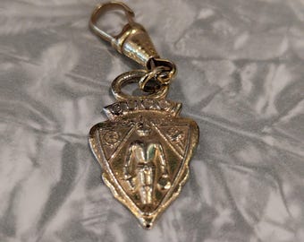 GUCCI メタルキーフック　ジップ Vintage 1960s GUCCI Gold Tone Knight Shield Zipper Pull