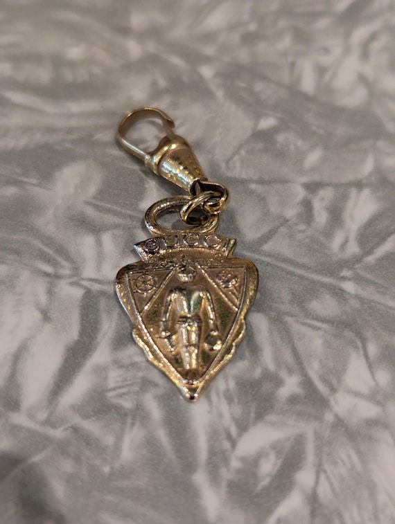 Vintage 1960s GUCCI Gold Tone Knight Shield Zipper Pull Charm 2