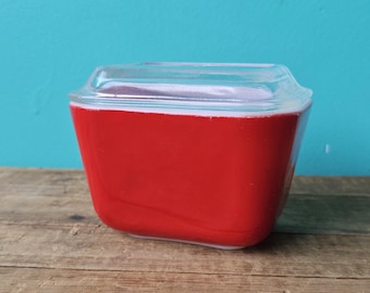 Pyrex Small Red Fridge Dish 501c