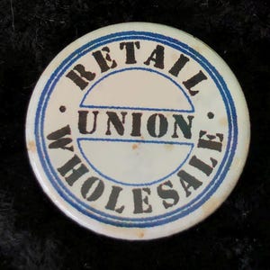 Bouton vintage Retail Wholesale Union 1"