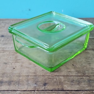 Hazel Atlas Glass Company quadratische Kühlschrankschale aus Uranglas