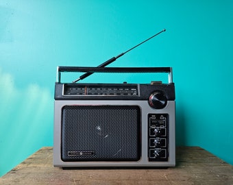 Super radio General Electric des années 80, neuve dans sa boîte