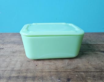 Jadeite McKee Small Uranium Green Refrigerator Dish With Lid - Made in USA