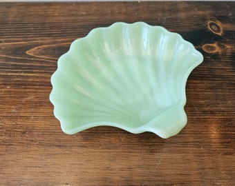 Anchor Hocking Jadeite Shell Candy Dish