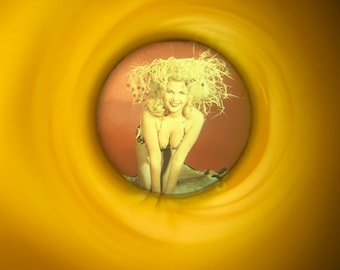 Vintage Pin Up Viewer Keychain, Pocket Peep Show Blonde
